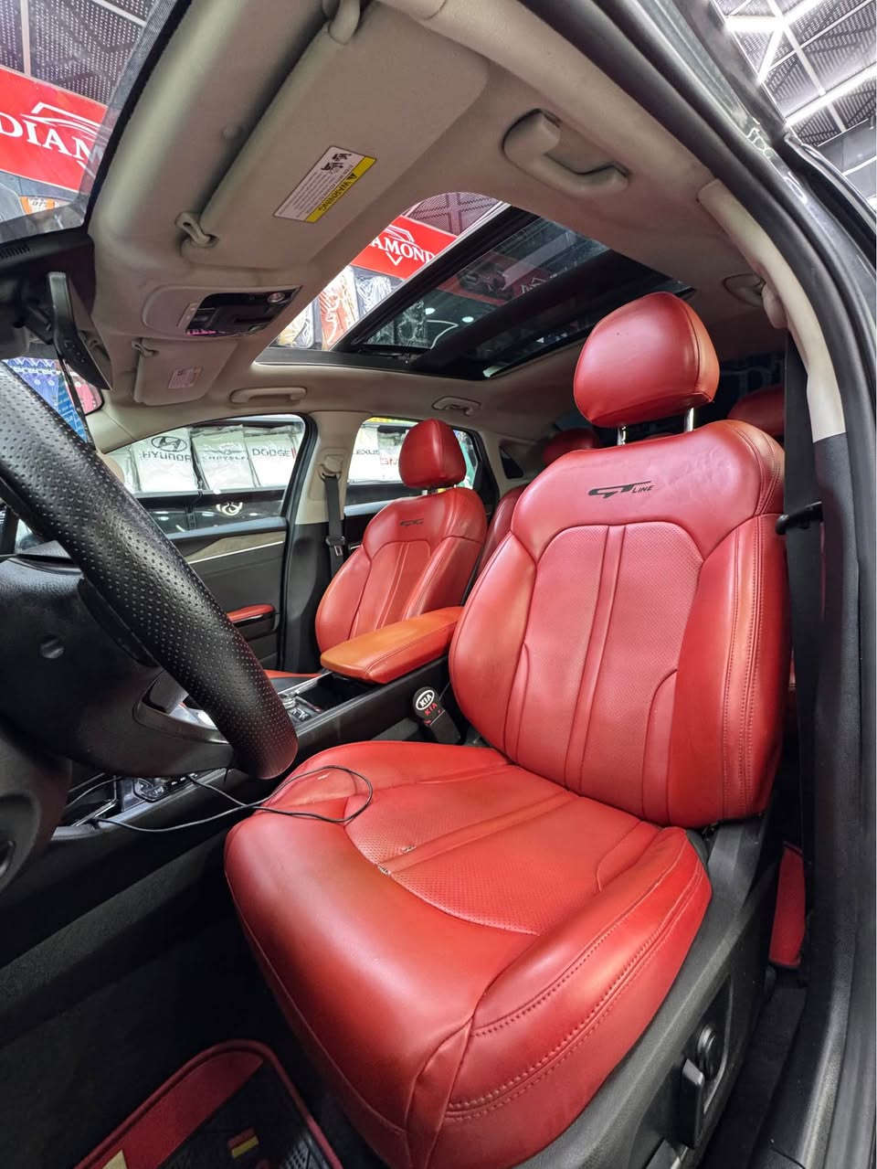 السلام عليكم

كيا 2021 K5 EX لون رمادي فول مواصفات واحد على واحد
صبغ جاملغ خلفي فقط باقي السياره كفاله
المواصفات EX فول 1/1. 
ماشيه 37 الف ميل

1- بصمة ابواب + تشغيل عن بعد. 

2- شاشة حجم كبير + داخل صاج ملكي. 

3- رادار امامي وجانبي وخلفي و بريك طوارئ وحساسات خلفيه. 

4- هاندبريك بصمة +ميموري كشن + تبريد وتدفئه كشنات وتدفئه استيرن + كشنات الاماميه كهرباااء.+شحن واير ليس. 

5- صندوق ذكي يفتح عند الاقتراب+ كشن خزن ميموري

6- بك لد مسطره 

7- ويل كب  كروم

8- تبريد شاشة منفصل+ قطعتين تبريد. 

10- سياقة الكترونية + تحديد مسار.  

12-  نظام الترحيب الصوتي + الشاشات. 

14- 4 وضعيات قيادة بل ماوس 

15-اوتو هولد للتوقف الالكتروني بل ازدحام. 

16- محرك 1600 turbo 

17-كامرة خلفيه

ملاحضة هاي السيارة تعتبر اعلى فئة 

180  بيهة مجال بسيط حك الجيه

مكاني البصرة

*********** البصرة, العراق
