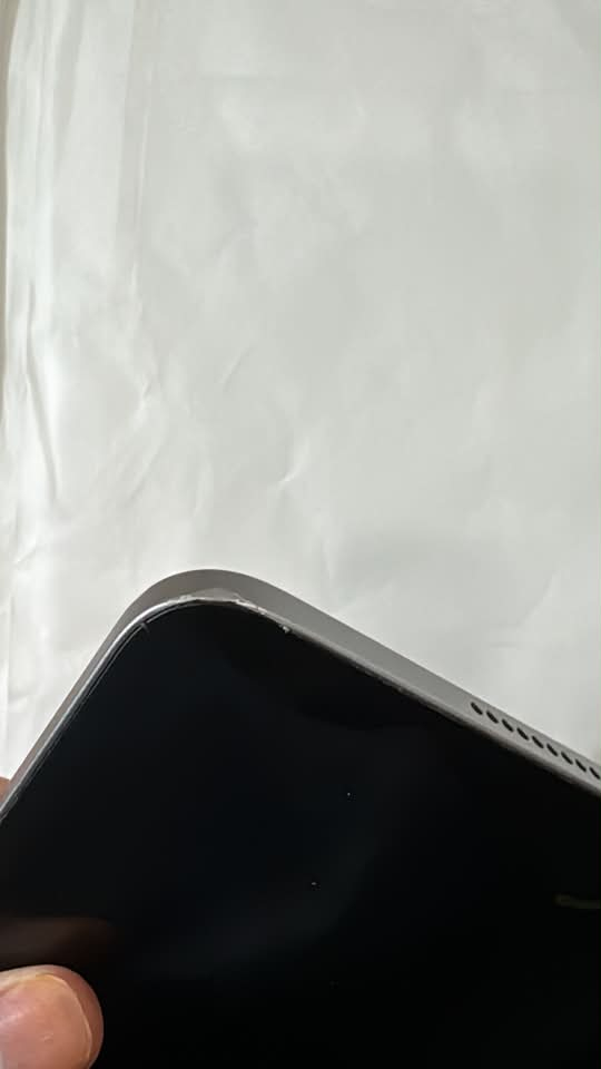 ايباد M2 للبيع ذاكره 128 بطاريه 86 كلشي ما مبدل بي بس بي ضربه خفيفه وشخط للاستفسار ***********
