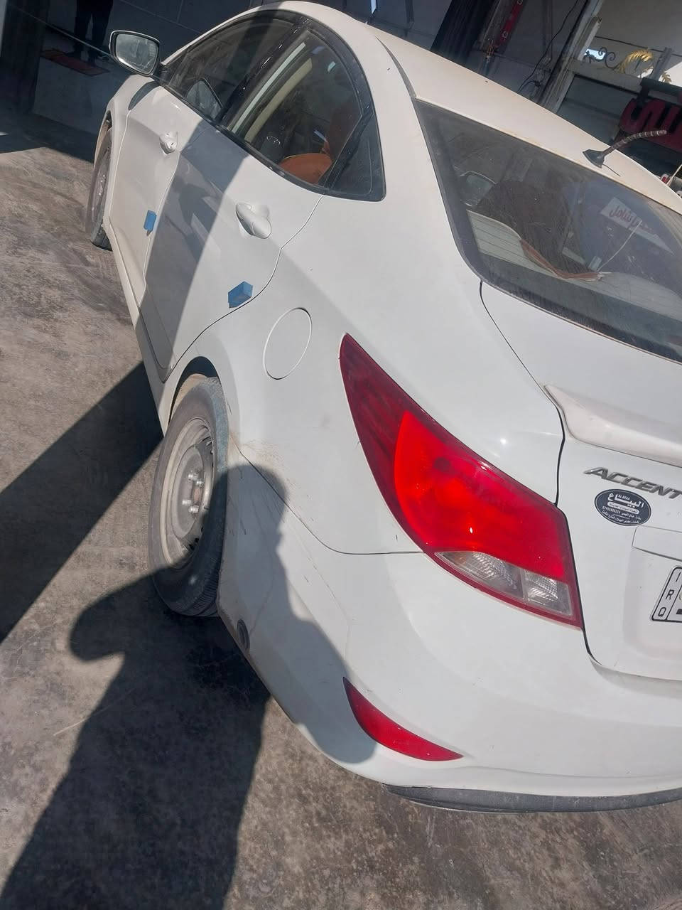 اكسنت ١٥ خليجي
سياره مال بيت مكفوله من صبغ بارد بصيط 
بيه سنويه بسمي رقم 
جديد ماشيه ١٦٥ مكان سياره بغداد حي جهاد 
***********
