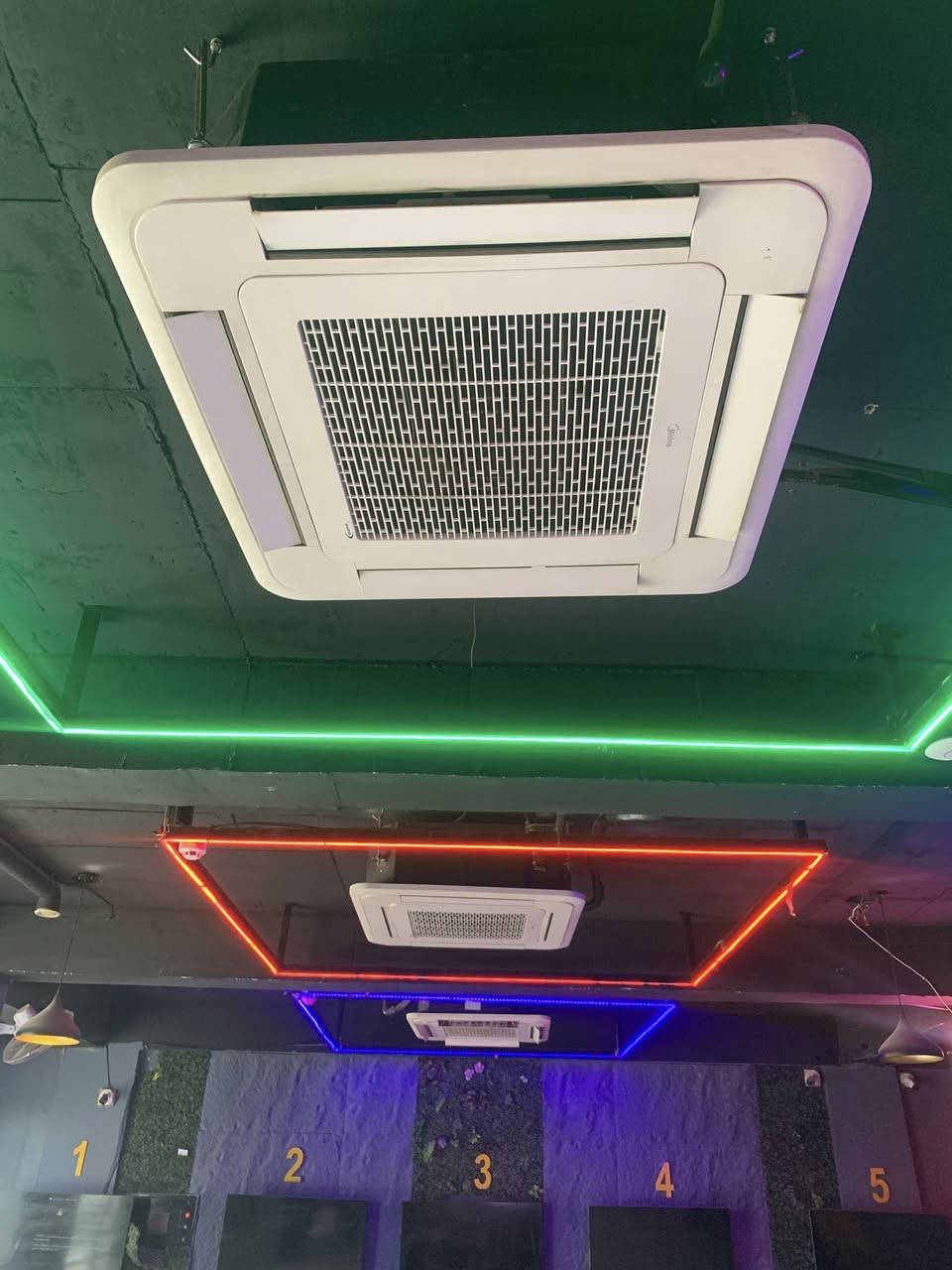 للبيع سبلت كاسيت شركة ميديا عدد4
نظيفات 
للاستفسار ***********
