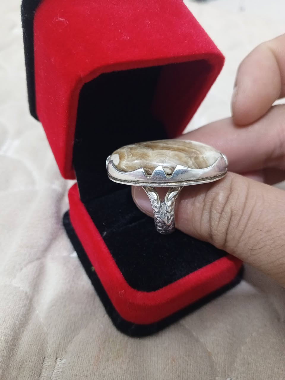 عطف بري قديم جراخه صياغه يدويه وزن 23غ،


**إذا كنت صاحب هذا الإعلان وتريد حذفه لأي سبب، رجاءا أرسل رسالة إلى الدعم الفني**