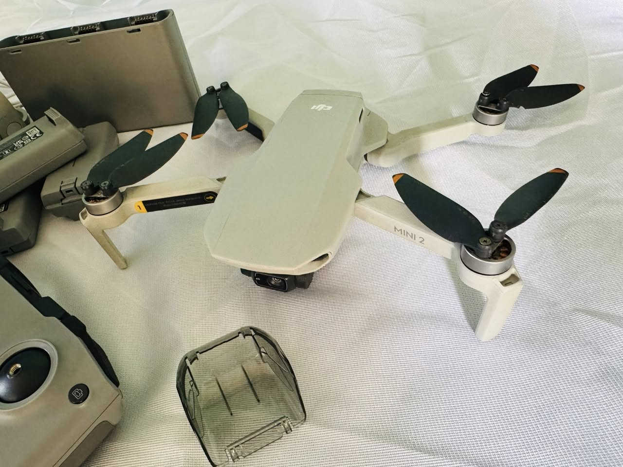 DJI Mini 2
درون احترافي للتصوير الجوي بدقة 4K وثبات عالي 😍

📦 الملحقات المتوفرة :
🎒 حقيبة حمل
🔋 3 بطاريات
🔌 قاعدة شحن للبطاريات
🔗 كابل Type-C

✅ خفيف وسهل الاستخدام
✅ مناسب للتصوير والسفر وصناعة المحتوى
✅ جودة تصوير سينمائية

💰 السعر : 600,000 الف دينار
📍 العنوان : بغداد - السعدون 
📞 للاستفسار والمزيد من التفاصيل راسلنا الآن : ***********
