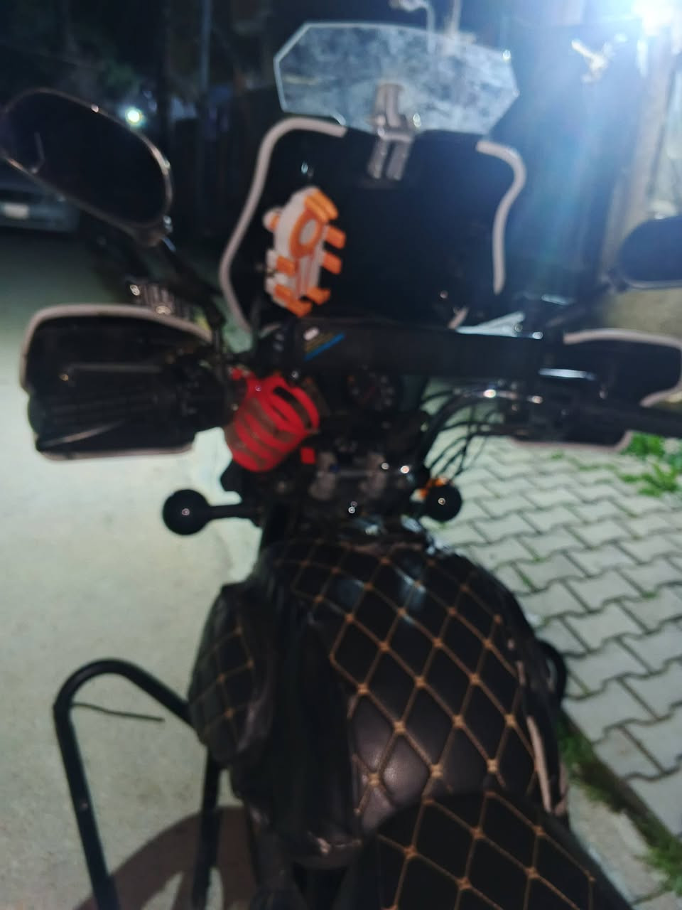 سلام عليكم بوسكر موديل 20 دراجه كلش نضيفه وعليها تعديلات هواي لا يت زنون مازده + لدات 2 + جامه اضافيه + جامه اضافيه صغيره + مسجل بلاتوث كلش عالي ابو المصطره بعده بجيس + اشاير اكزز + دهن امزويل اليوم مبدل دراجه نكره سلف بكل وقت مراوس حسب القناعه ملاحضه الدراجه بدون اوراق تجي تاخذها من باب البيت وكاتبك عليها الخاص مفتوح مكاني بغداد الحسينيه الراشديه


**إذا كنت صاحب هذا الإعلان وتريد حذفه لأي سبب، رجاءا أرسل رسالة إلى الدعم الفني**