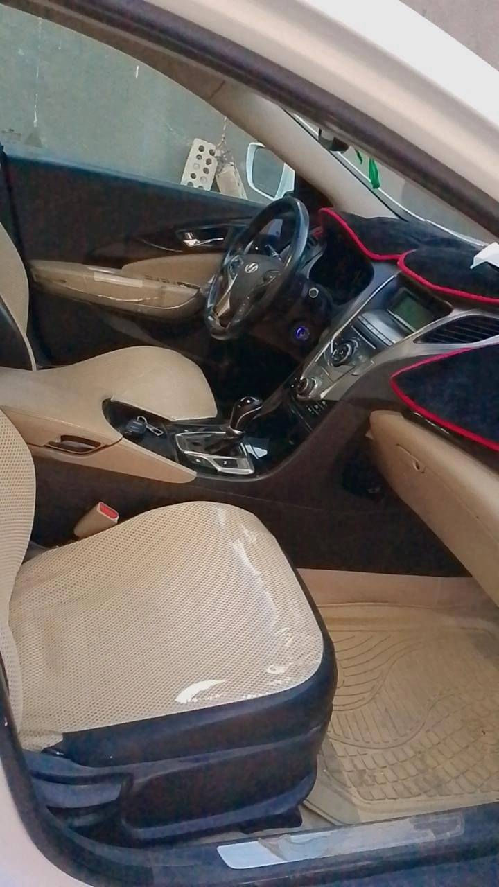 السلام عليكم ازيراه ٢٠١٢ز للبيع ب١١٥ وبيهه مجال 
تخم تاير
حداديه خير من الله
هزه جديده
سنويه لل٣١
المكان واسط الصويره


**إذا كنت صاحب هذا الإعلان وتريد حذفه لأي سبب، رجاءا أرسل رسالة إلى الدعم الفني**