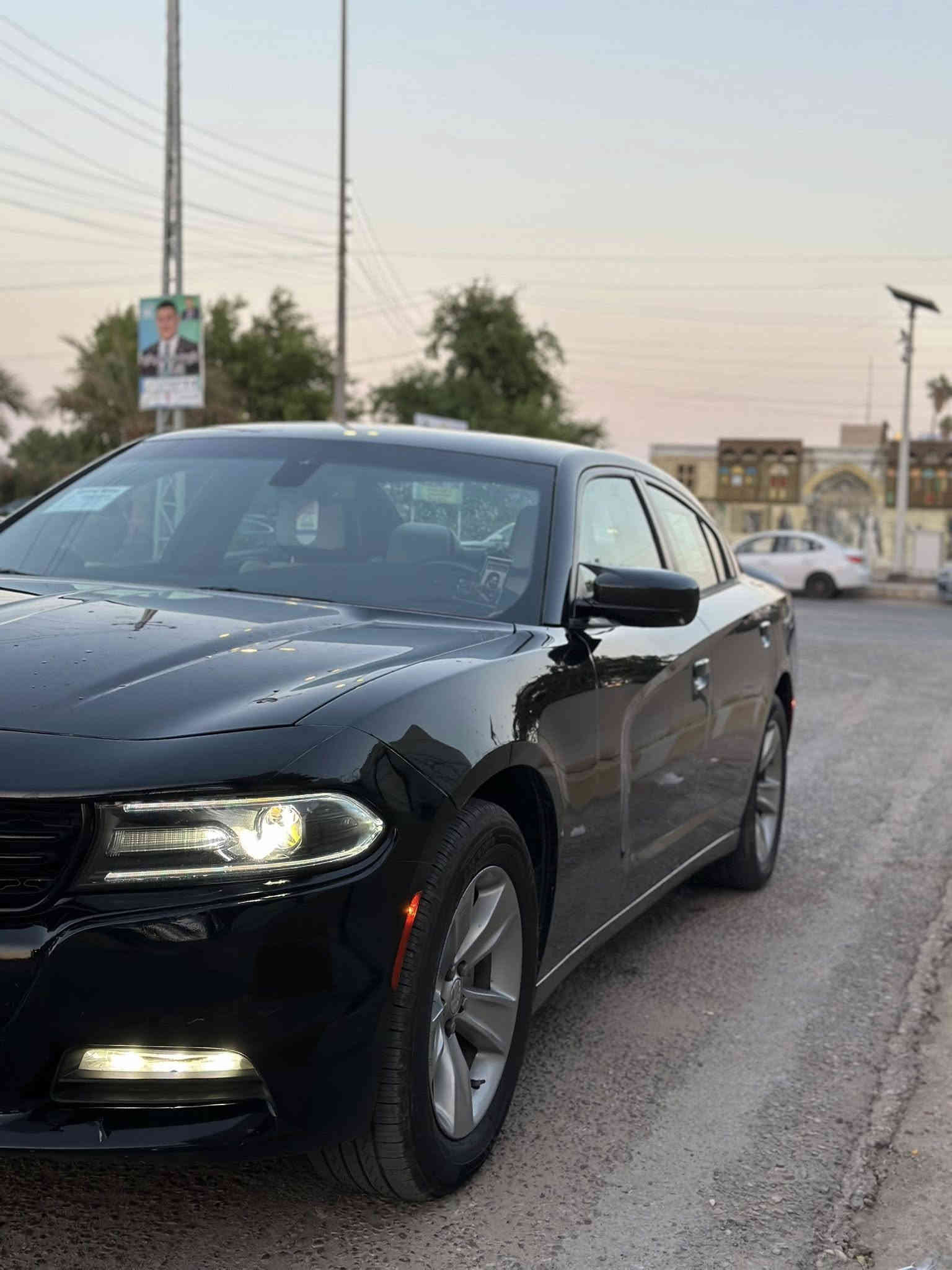 السلام عليكم 
جارجر للبيع او مراوس حسب القناعه
موديل 2017
معلايه 2018
رقم بغداد الجديد بسمي تحويل ثاني يوم 
حادث كلش خفيف الصور  بلمنشور
سياره جاهزه  مابيها نقص 
كير مكينه حداديه تخم تايركله كفاله 
محرك 3600
شاشه جبيره 
كشنات جلد كهرباء 
كامره دواره تحكم ستيرن
سياره جاهزه سعر 175 
شراي يتصل 
***********
