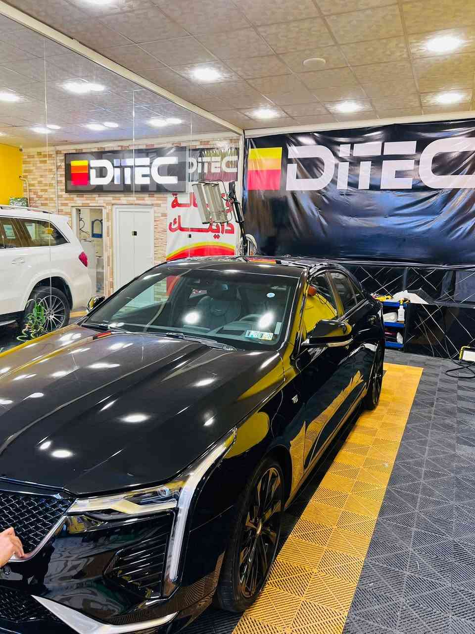 كاديلاك ct 4  2023 
فول مواصفات 
حادثه جاملغ امامي بدون دواخل راجع بارد PEDR 
بدون صبغ فقط تكحيل بصيط 
مرقمه رقم بصره السياره جاهزه مابيه نقص 
بيع او مراوس السعر 193
للتواصل ***********
