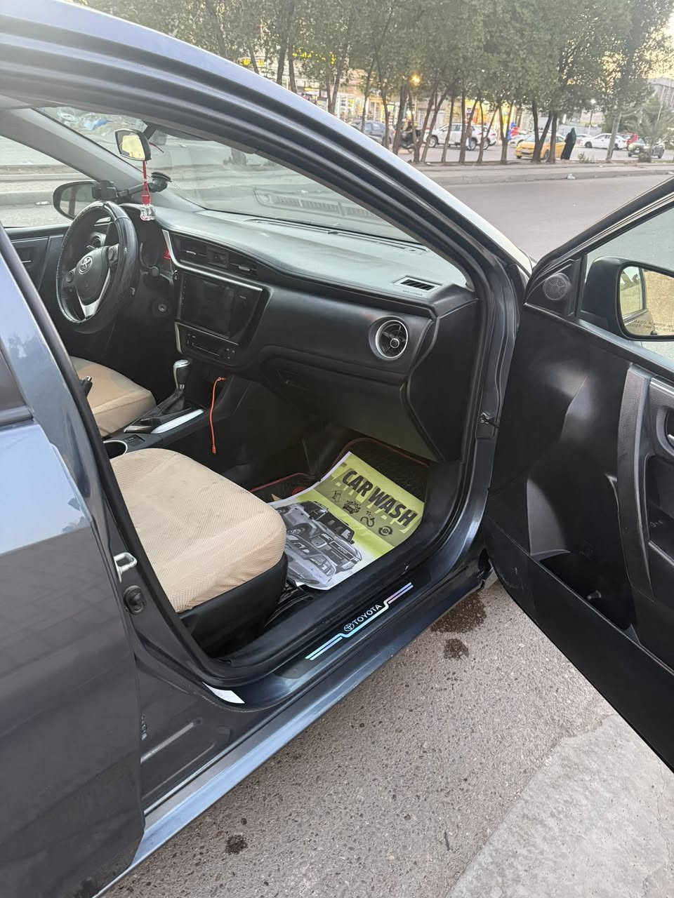 كورولا ٢٠١٧ حادث جاملغ معدل على البارد وبنيد مبدل سياره نضيفه كير محرك تبريد مكفول السياره بأسمي رقمها سليماية السعر ١٢٥ وبيها مجال للتواصل هذه الرقم *********** بي واتساب
