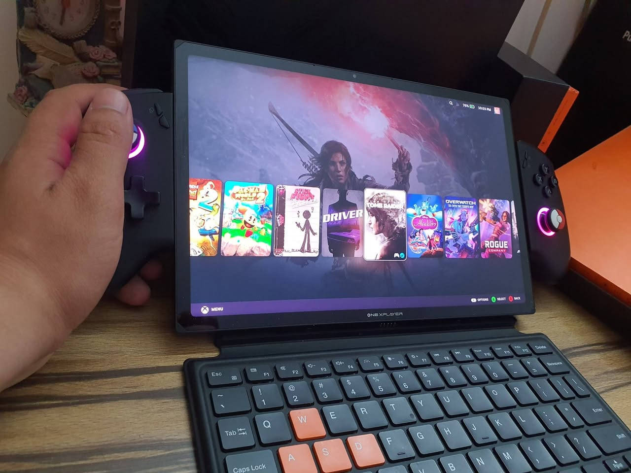 السلام عليكم 
عملاق اجهزه الكمينك المحموله الOnexplayer X1 pro 
الجهاز مع الكراتين مالته كامل مكمل بدون نقص 
نضافه عاليه بدون مشاكل
ياتي بالعتاد الخارق؛ 

شاشه هيه الاكبر حجم مقارنه مع كافه اجهزه ال  هاند هلد خارقه بدقه ال 2k+ معدل تحديث 144 الوان 100%SRGB 

معالج RYZEN 7-8845-/ 5.2GHZ BOOSTED 
اداء افضل بردوه اكبر استقرار اكثر 

رامات سعه 32GB ممتازه 
هارد 1TB سعه عملاقه 

بطاريه هيه الاكبر سعه و الاكثر استمرايه

اكثر بروده بالاستخدامات المكثفه الطويله المدى 

ملحقاته الكيبورد الدفتري القابل للفصل مع الجوستكات القابله للفصل  و كفر جلد 

تم تثبيت نضام لينكس ممتاز و جاهز و في داخله حساب بي موسوعه من الالعاب الجاهزه مثل
RESADINT EVIL 9 / PRAMGANTA 
وغيرهم 

السعر المطلوب مليون و ١٢٥ الف فقط 
علما سعر الجديد من موقع الشركه الرسمي هوه تقريبا
 مليون و ٧٥٠ الف دينار 

العنوان بغداد الشرطه الخامسه قرب البياع ويوجد توصيل ايضا 
للتواصل***********
