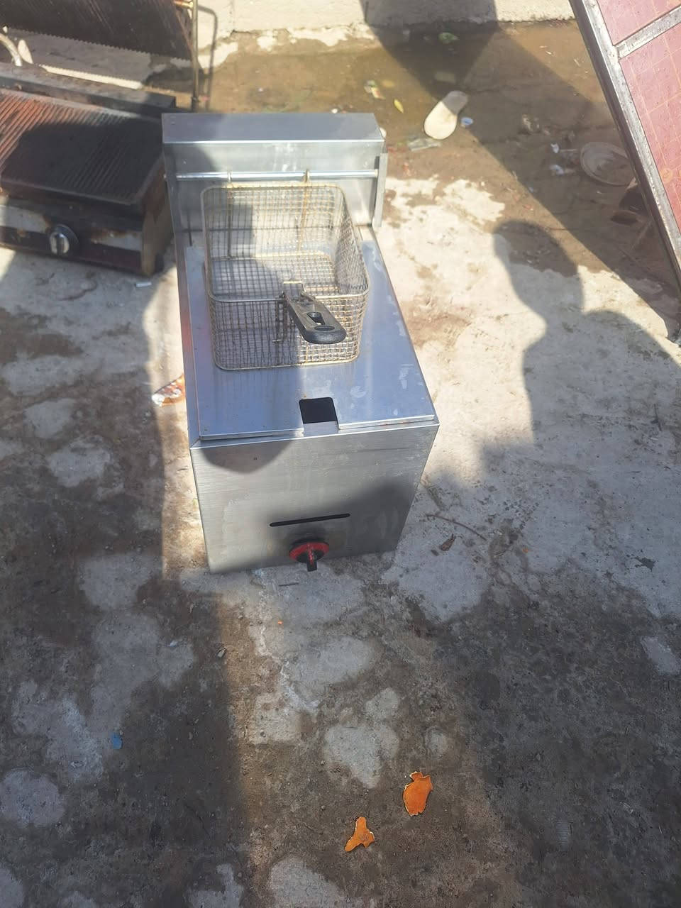 السلام عليكم 
كريل بركر سعر ٢٢٥
غرايه السعر ١٢٥
مكاني كوت 
***********
