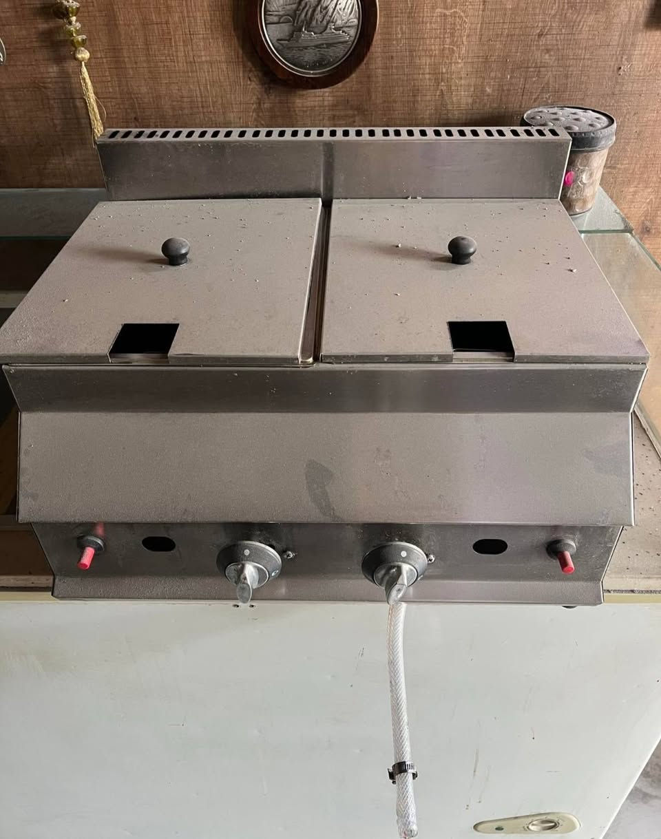 مكلف فقط لنشر //غراض مطعم للبيع شلع فرن بيتزا مع كابسه صاج مع جهاز همبركر مجمده مال معجنات مع  مكينه مال عجينه مع جهاز فنكر هذا رقم صاحب غراض***********
