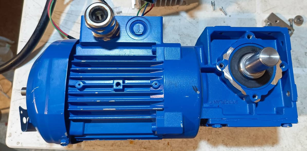 السلام عليكم
ماطور أوربي فرنسي
اخو الجديد نظيف 99.99%
مع كير بوكس
سعر القطعة 90 دولار مع التوصيل
اي استفسار الخاص مفتوح


**إذا كنت صاحب هذا الإعلان وتريد حذفه لأي سبب، رجاءا أرسل رسالة إلى الدعم الفني**