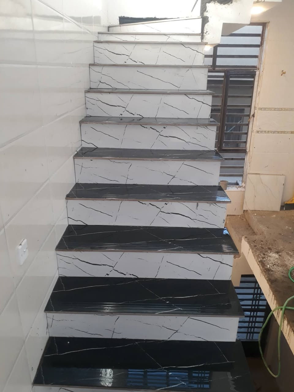 خلفة سيراميك متفرغ حاليا
واشتغل بأسعار كلش مناسبة ورخيصة 
اليحتاجني بالشغل اني حاضر وهذا رقمي ***********
