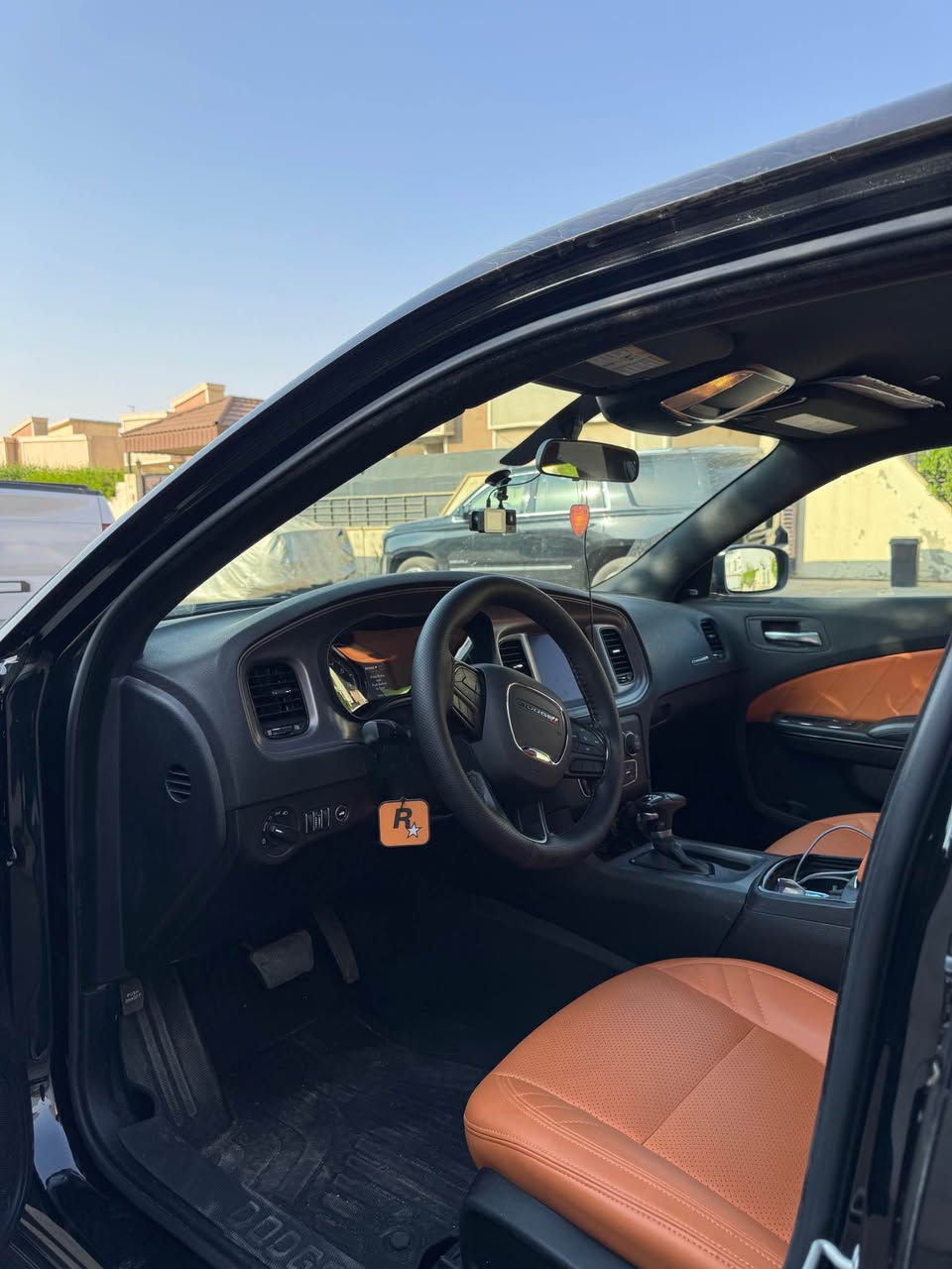 دوج جارجر sxt موديل ٢٠٢٣
اللون اسود
شاشة وكاميرا
مقاعد جلد 
تخم تاير جديد
محرك 3.6 لتر
عداد المسافة 34 الف ميل
هزة وفحص تاريخ جديد
رقم اربيل
حادث السيارة باب السائق تبديل نفس اللون بدون صبغ امام وخلف كبس ايرباك سليم ١٠٠٪؜ صورة الحادث مرفقة بالصور 
مكان السيارة اربيل كنجان ستي  
للأستفسار الاتصال على الارقام
***********
*********** أربيل, العراق
