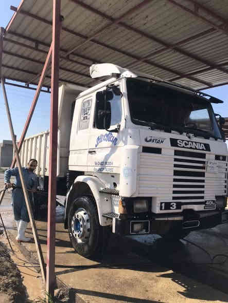 السلام عليكم للبيع سكانيا 113 محرك 12 ونص بخار قليل كير 5*5 سنگل عضلة جوب تواير الجـدام والاكسن جدد 
مكان الشركاط الهيجل    ***********
السعر 160 وبيها مجال
