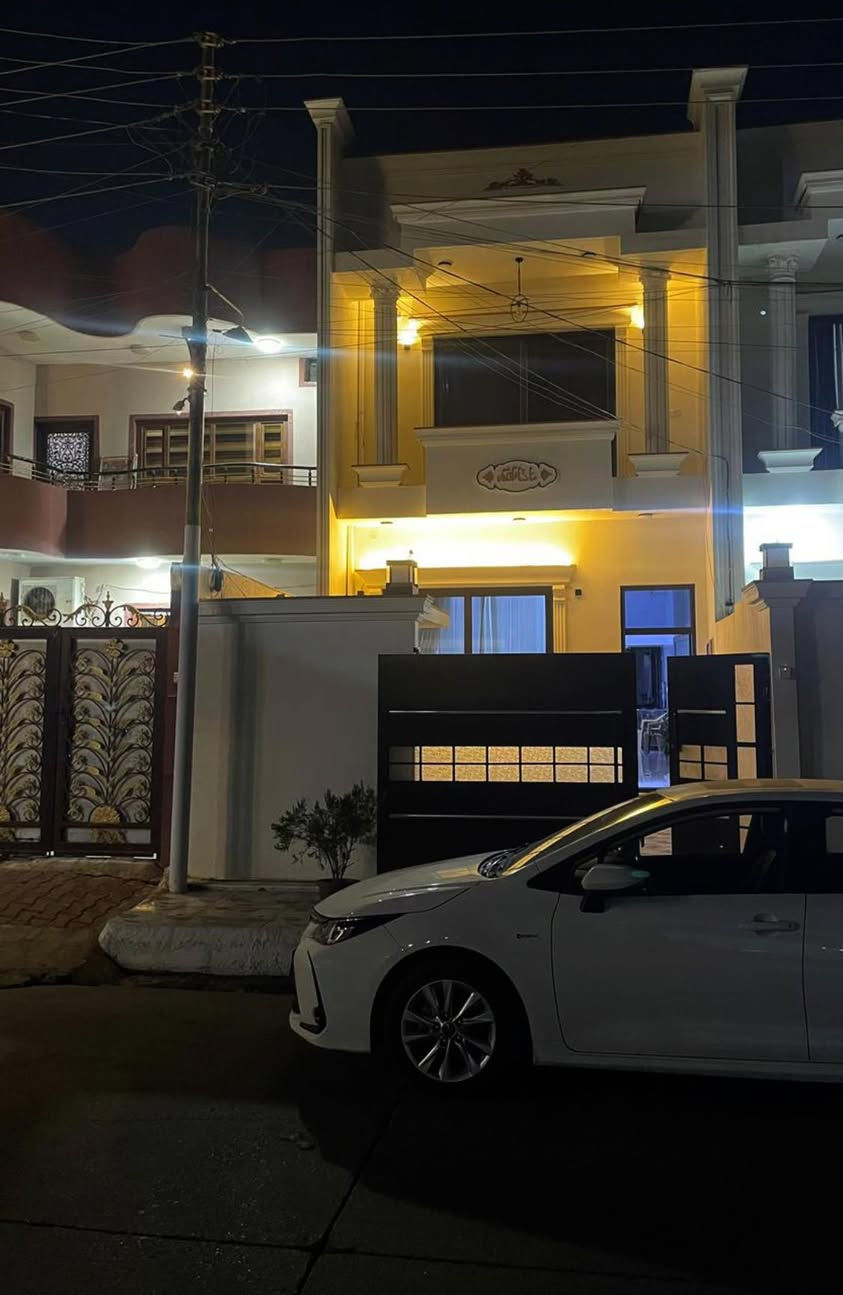 دار للبيع المساحة ١٠٠م 

طابقين مقابل حديقة طابو ملك صرف 

المساحه 100 م 

الواجهة 5 م 

الموقع حـي العسكري قرب مدرسة الفضائل 

بأسم شخص واحد سنة البناء ٢٠٢٥ 

يحتوي الطابق الاول كراج استقبال مطبخ وغرفة 

نوم وصحيات داخلي وخارجي والطابق الثاني غرفة 

نوم وهول وصحيات درج داخلي الدار فول 

مواصفات نظام دكت سقوف مغربي بالكامل نظام 

غاز نظام كاميرات الموقع مميز جدا كركوك 

السعـــر : 118 مليون مع المجال 

* نستقبل جميع عروضاتكم السكنية 🏠 والتجارية 🏡 بكافة مناطق كركوك  
............................_.....

للمزيد من المعلومات مراجعة مكتب جنة العراق للعقار 

حي الــــــواسطـــي 

في السايدين اذعة الرشيد 
 
قرب مسجد نور الدين الزنكي 

او الاتصال على الرقم 

📞  ***********
