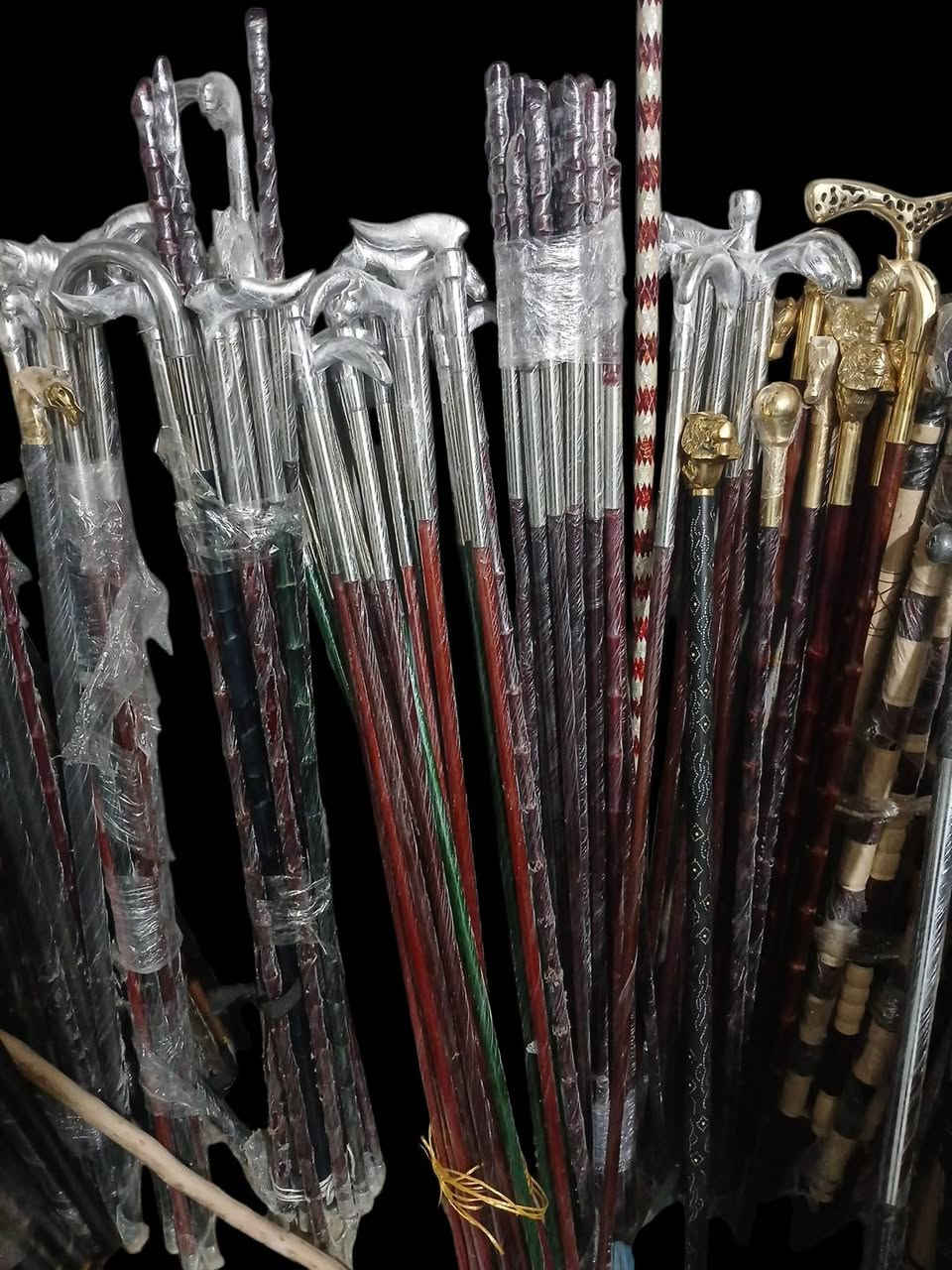 👑✨ ســــوق عــــكاز ✨👑
🔱 دار الأنتيكات والنحاسيات الفاخرة 🔱
حين تتحول العصا إلى تحفة… يولد عكاز لا يُشبه غيره.
✦ رؤوس نحاس ثقيل بتفاصيل ملكية دقيقة
✦ تصميمات مجسمة (أسد – حصان – كلاسيك فاخر)
✦ عاج صناعي ضد الكسر — متانة وأناقة تدوم
✦ فيبر قوي وخفيف للاستخدام العملي
✦ تشطيب أنتيك يخطف العين من أول نظرة
العكاز هنا ليس مجرد سند… بل عنوان حضور وهيبة.
✦ مناسب للهدايا الرفيعة
✦ لرجال الأعمال وأصحاب الذوق العالي
✦ لعشاق القطع النادرة والفخامة الهادئة
✦ شحن سريع لجميع المحافظات
✦ واتساب / فون: ٠١٥٥٠٩١٢٨٨٨
✨ 𝑺𝒂𝒍𝒂𝒉 𝑩𝒆𝒌


**إذا كنت صاحب هذا الإعلان وتريد حذفه لأي سبب، رجاءا أرسل رسالة إلى الدعم الفني**