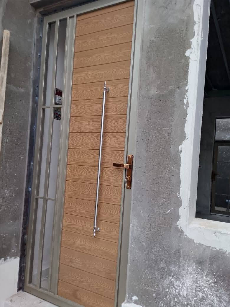 نشتغل جميع انواع لحداده بوب شبابيك سقايف مراجيح محجلات اقفاص وميوزه مبرده واي شي يخص لحداده وتوجد ايضا حداده متنقله خابر ودلل، ***********
