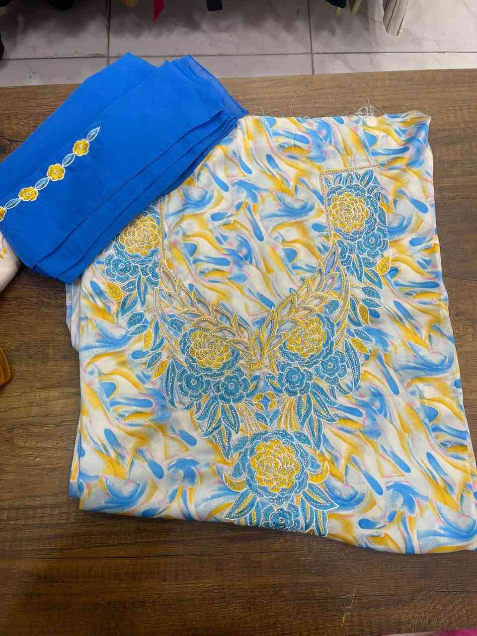 مخور اندنوسي حرير بدون خياط اربع امتار مع شال
السعر20 الف فقط 
يتوفر التوصيل لجميع محافظات العراق 
للحجز والاستفسار *********** البصرة, العراق
