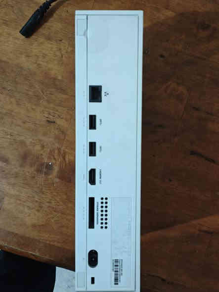 السلام عليكم
اكس بوكس سيريس اس
الذاكرة 512
اشتراك كيم باص شهرين
مع يوبيس 
مكاني جسر ديالة 
السعر 350 وبي مجال قليل حك الجية
***********
