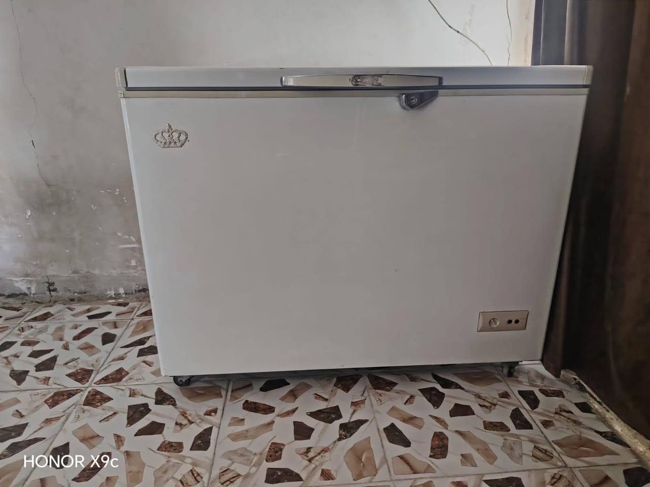 سلام عليكم للبيع ثلاجه كريازي ومجمده حجم وصط وبراد مكان حله أبو خستاوي شراي يتصل ***********
