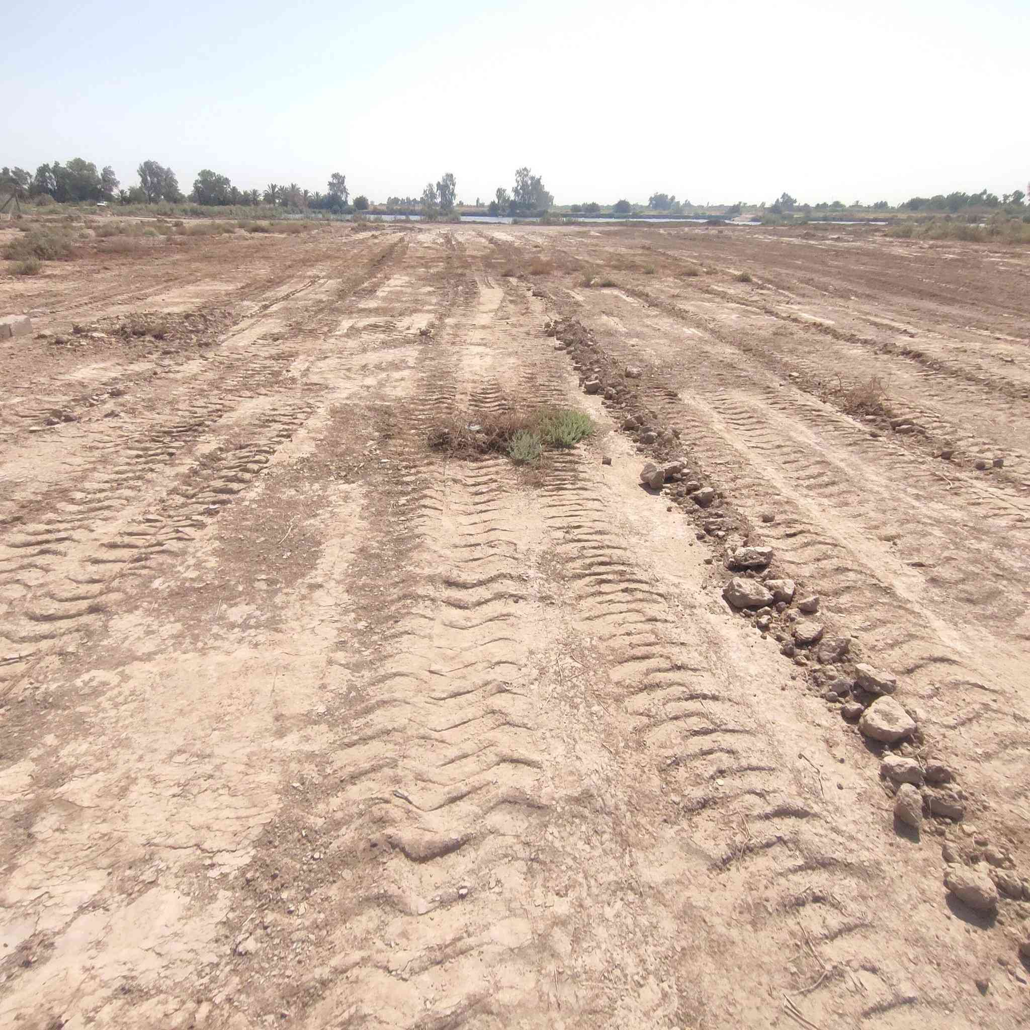 دونم للبيع قرب كاع ثامر ال عسكر با الفتاحيه شارعه مقابيل محطه عبد الحسن ملاغي والشارع الثاني على الفتاحيه مجمع تحسين يصلح قطع على باب الله ويصلح سكن الشراي يتواصل علي هذا الرقم ***********
