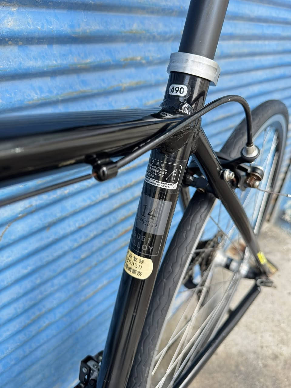 السلام عليكم الغوالي 700 حجم 28 قياس M 
فريم 49 ماركة (HEAD) غني عن التعريف صينع يابانية معدنه المنيوم سستم شيمانوا تورني نمره 2/7 
بدلات تورني مزود بسكان ورقبه ماركة TREK اصلي 
نظافتهاا وضحه بل صوره سعرهاا 220 الف وبي مجال اخواني عنواني موصل للتواصل *********** تتوفر خدمة توصيل جميع محافظات العراق وتحياتي
