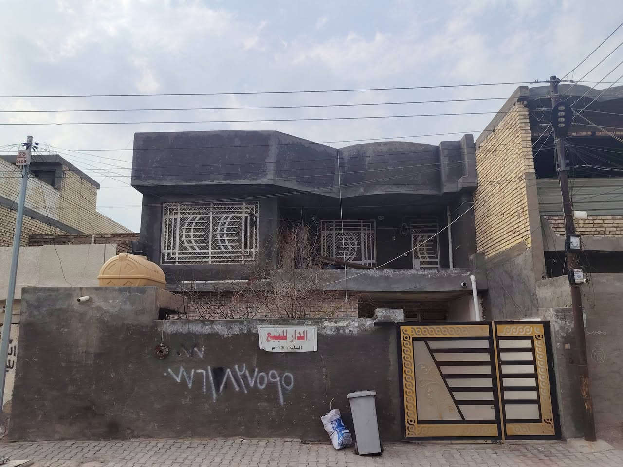 السلام عليكم
دار للبيع مساحه 200 متر قاطين يحتوي على غرف عدد 6 وصاله استقبال وحولي عدد 2 ومطبخ منطقه الحسينيه بدايه خدمات مسقط محله 210 قرب المستشفى التركي رقم القطعه 9786
السعر 140
***********
