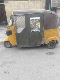 تكتك للبيع موديل 2017 اوراق  محرك نضيف سعر 2.200بيها مجال قليل مكاني ب...