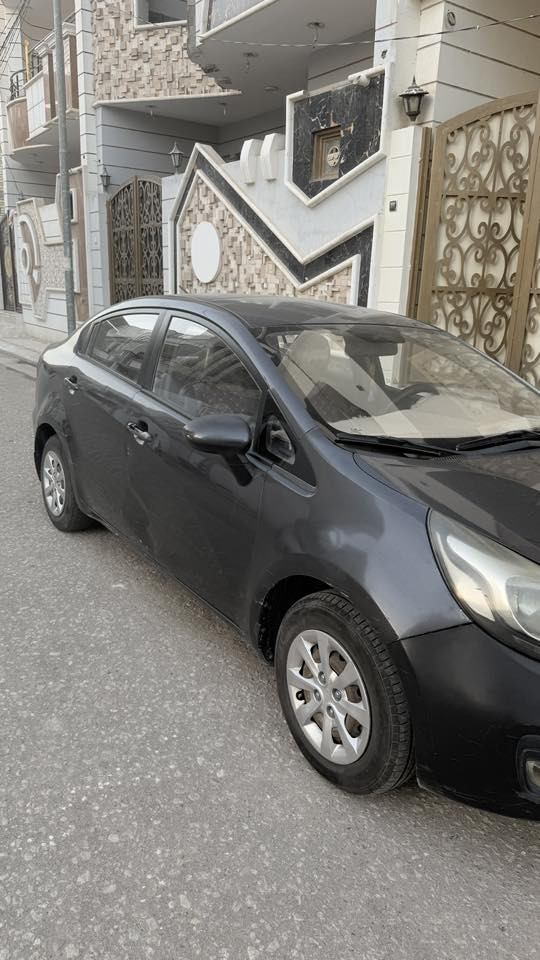 كيا ريو 2016
ماشيه ١٦٥ الف 
حجم المحرك 1600
بيها صبغ جاملات امامي فقط 
وبيها طخه بالباب عكس السائق 
وبيها شخوط مثل ماموضح بالصور 
مكانها كربلاء 
للاستفسار ***********
السعر 82
