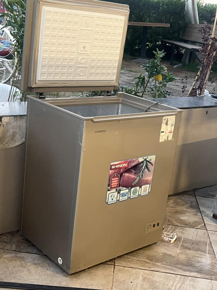 خم قنفات للبيع 
الي يريدهن هسه يجي ياخذهن 
جدد ونظيفات 
واكو اغراض مطبخ 
وسبالت 
وحديد 

واكو بيهن متضررات ذني عوفوهن 

الاعظميه / مطعم الف ليلة وليله 
ساحه الدلال
***********
