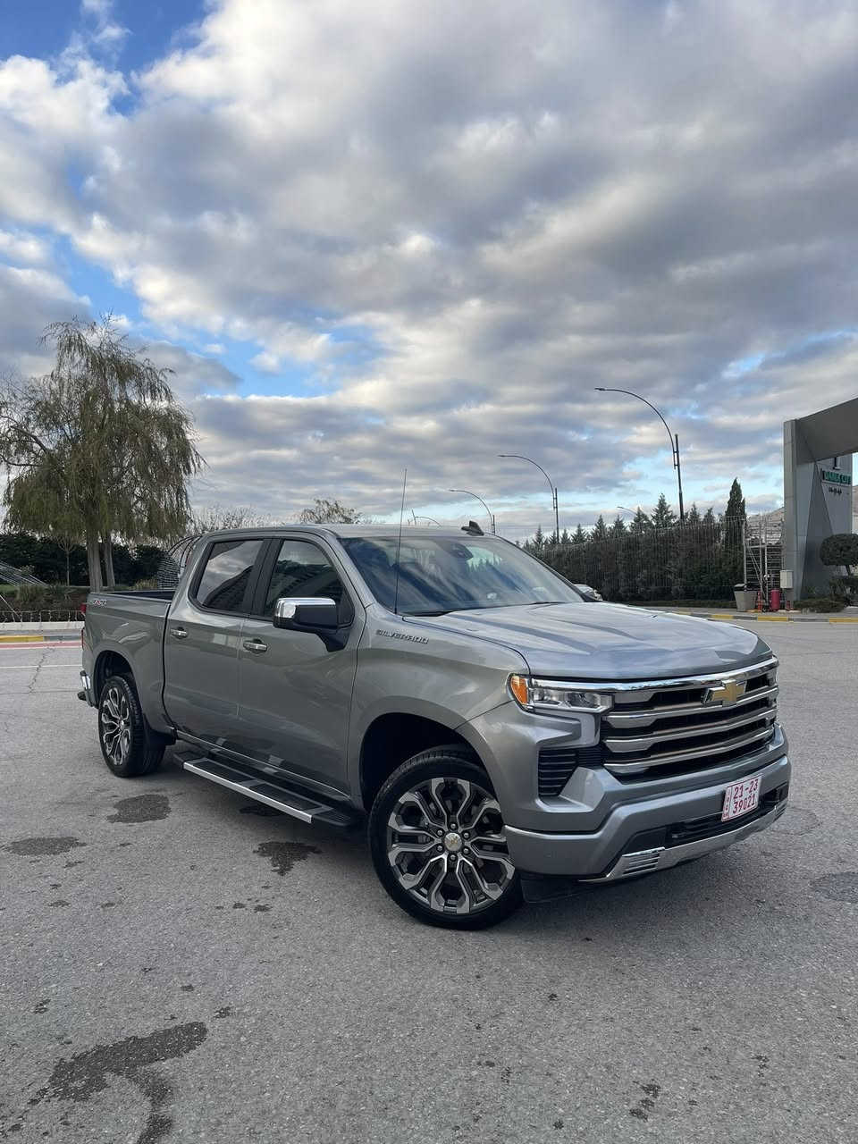 سلام عليكم اللبيع سلفردور موديل 2025
ارخص سعره ٣٢٥ورقه 🔥🔥💵💵💵   
CHEVROLET SlLVERADO,K1500 LT
النوع : سلفرادو LT 
ماشية :mil. ٧
مكينه 8 سلندر  5.3 لتر 
‏باصمه سويج 🫆🫆
بصمه ابواب 🫆
جنطة كهرباء🔌
        🔥
تشغيل عن بعد 🔔
كشنات تدفئه + تبريد 🧊🌨️
اناره بلبدي 💡🔦
اناره بلمري🔦
نقط عمياء بلمري✅
ليدات اماميه خلفيه
شاشة كبيره 🖥️
كامرتين 
     ✅
بلوجكتور زنون بلاد
تحكم ستيرن جهتين 
ستيرن هيتر 
سايد بريك دكمة ⚪️
صاجات 
نظام اطفاء
قطعتين تبريد 
باب طويله ✅
بدي قصير  مرغوب 🔥
   
ساعه ديجتال بالشاشة🔥
نظام خرائط ملاحة وكار بلي
وتحديد مسار
رادار خلفي ومنبه توقف اصطدام 
جامه خلفيه كهرباء ✅
والمواصفات وبعد بيهه هواي مواصفات 
سنويه باسمي تحويل وكله نفس اليوم ✋
سيارا جاهز l l 100/100
عنوان سياره 📍lسليماينه 
📞الاتصال  ***********
سياره بيها ربع بونيد صبغ  بس      # حادث خفيف
