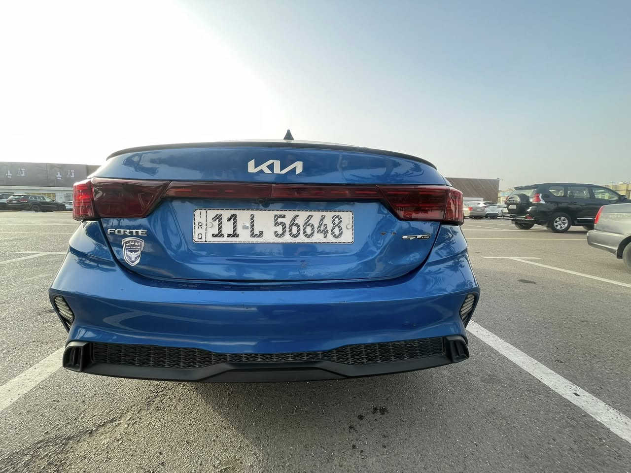 السلام عليكم
كيا فورتي 2022 فئة GT line
محرك  2000 دوش
گير CVT - عدد نمر 8 مزود بمنظومة براد راديتر
وارد امريكي  ماشية 100 الف كيلو
حادثها موضح بالصور والسونار
رقم بغداد

المواصفات :
* رادار امامي مع مانع تصادم . 
* تحذير الخروج عن المسار .
* فرش المقاعد من الجلد . 
* صفي المقاعد الأمامية كهربائية .
* صفي المقاعد الأمامية مع تبريد وتدفئة . 
* درايف مود سمارت ، سبورت ، نورمال.
* فتحة سقف.
* شاشه كبيرة. 
* اوتو هولد + هاندبريك بصمة .
* تشغيل عن بعد .
* كاميرا خلفية + كاميرا دوارة .
* بلوتوث تلفون مع نضام Apple car play . 
* محدد سرعة.
* شحن وايرلس .
* نظام بريك اوتماتيكي ( Auto Break System ) .
* نظام تحديد المسار .
* بصمة تشغيل + بصمة ابواب .

معروفة مواصفات الـ gt line
السعر / 130 ورقة وبيها مجال 
مكان السياره بغداد 
رقم لهاتف  / *********** 
وموجود واتساب
