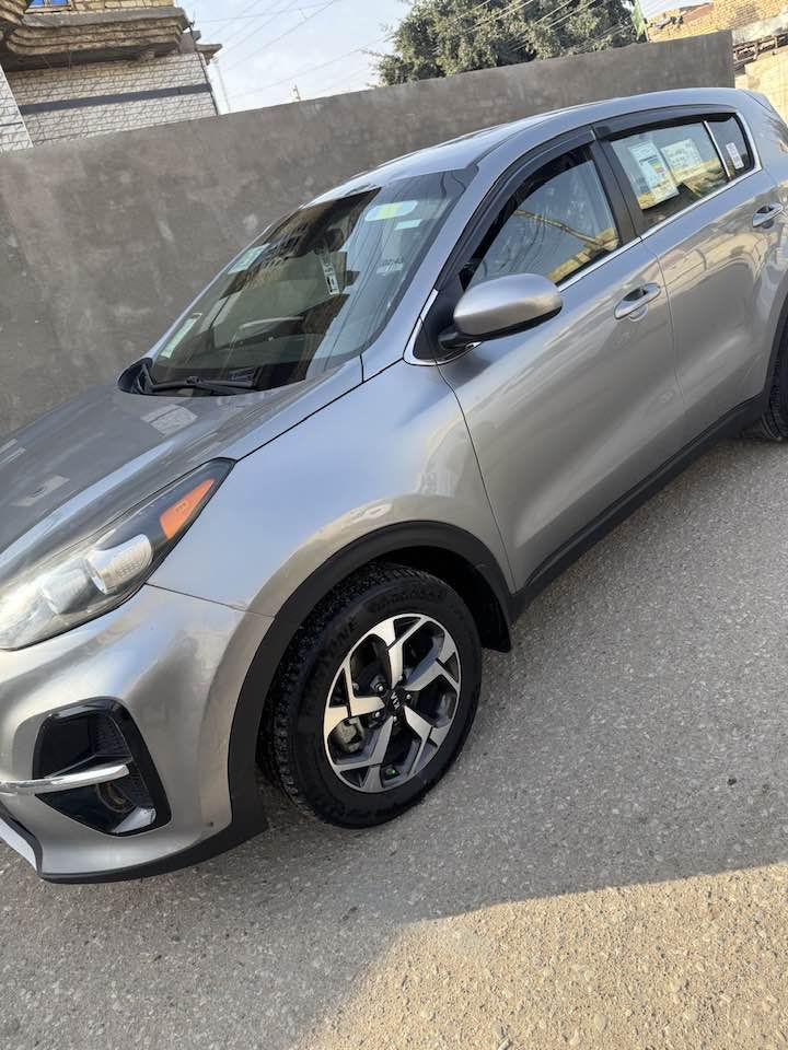 سبورتج 2020   رقم بغداد حره سنويه جديده تحويل ثاني يوم 
وارد امريكي حادثها بنيد بدون دواخل فقط باقي السياره كفاله 
نص فول مكينه 2400 السياره جاهزه من كلشي مكينه كير حداديه تخم تاير 
السعر 165 وبيه مجال 
مكان السياره ميسان العماره 
***********
