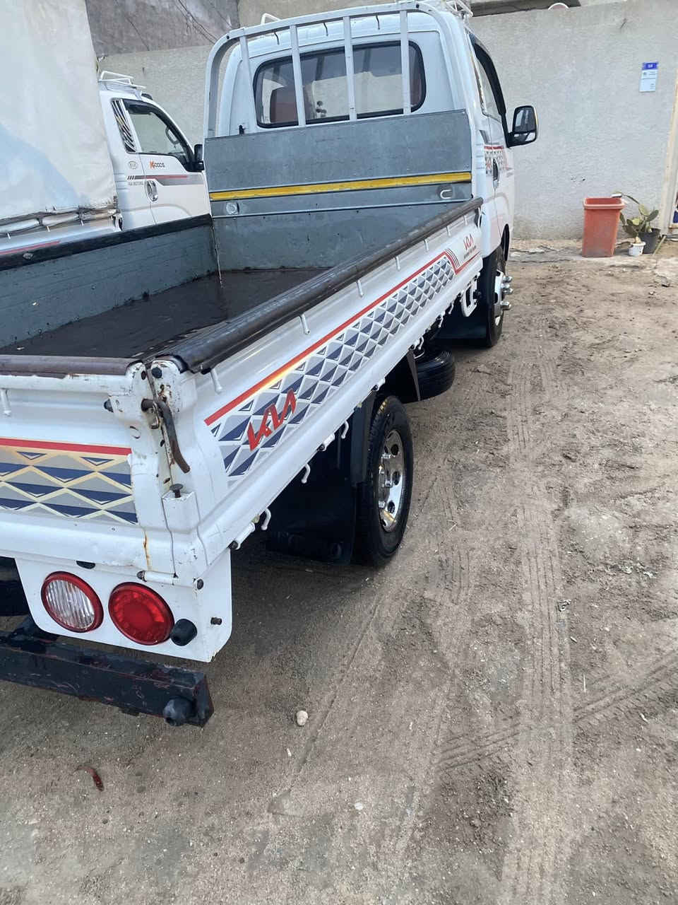 السلام عليكم 
من رخصت الكروب
كيا فحل مفتوح مكفوله كفالة عامه كير مكينه خير من الله جاهزه للشغل عنوان كربلاء سيف سعد غير متواجد على مواقع التواصل يرجو الاتصال ***********
