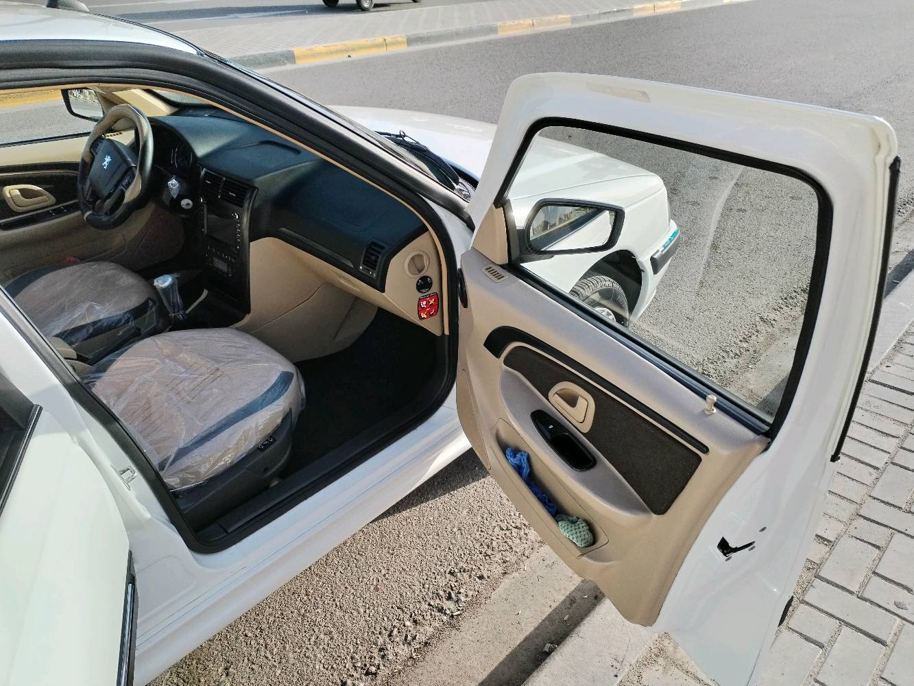 بيجو بارس موديل 2025 حره بأسمي صار 3اشهر من استلمته من الشركة السيارة ماشيه 12الف كفالة عامه ماعده كم زلغ ولد الحرام زلغوه بمفتاح حسد عيشه مايبينن بل صور مواصفات السيارة دبل ايرباك السائق والعبري انذار سرقة تقفيل البيبان تلقائي عند التحريك اشاير بل مري تحكم بل مري كامل نضام اي بي اس مانع انزلاق ويل كب خمس تايرات دوشمه ارضيه جلد الصندوك جلد مكينة 1800 الف وثمنميه السعر 96 وبيه مجال قليل السيارة صارت عليه بشده هيه ورقم تحويل ثاني يوم مكاني البصرة القبلة رقم تلفوني *********** متواجد وتساب شريحة