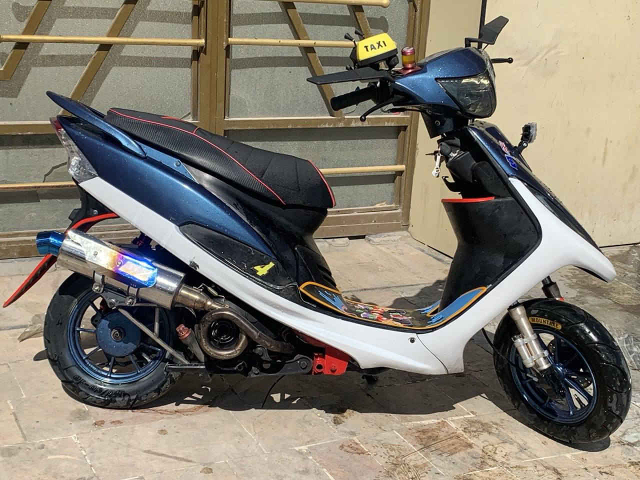 السلام عليكم رمضان كريم
للبيع دراجة ماكس عدلة صاروخ بوشه 55 تزويد ويل رياضي  دبلات امامي  رياضي دبل خلفي 7 الوان مري اف فور ام بي ثري  عمبار رياضي ولباقي كدام عينك شلعه هاون معدل شرط 120 ويعبر دراجة خير من الله ماذب عليها ربع وبل عافيه عل ياخذها مكاني البلديات *********** مرتضى سعر 750 الف اوراق موجودة
