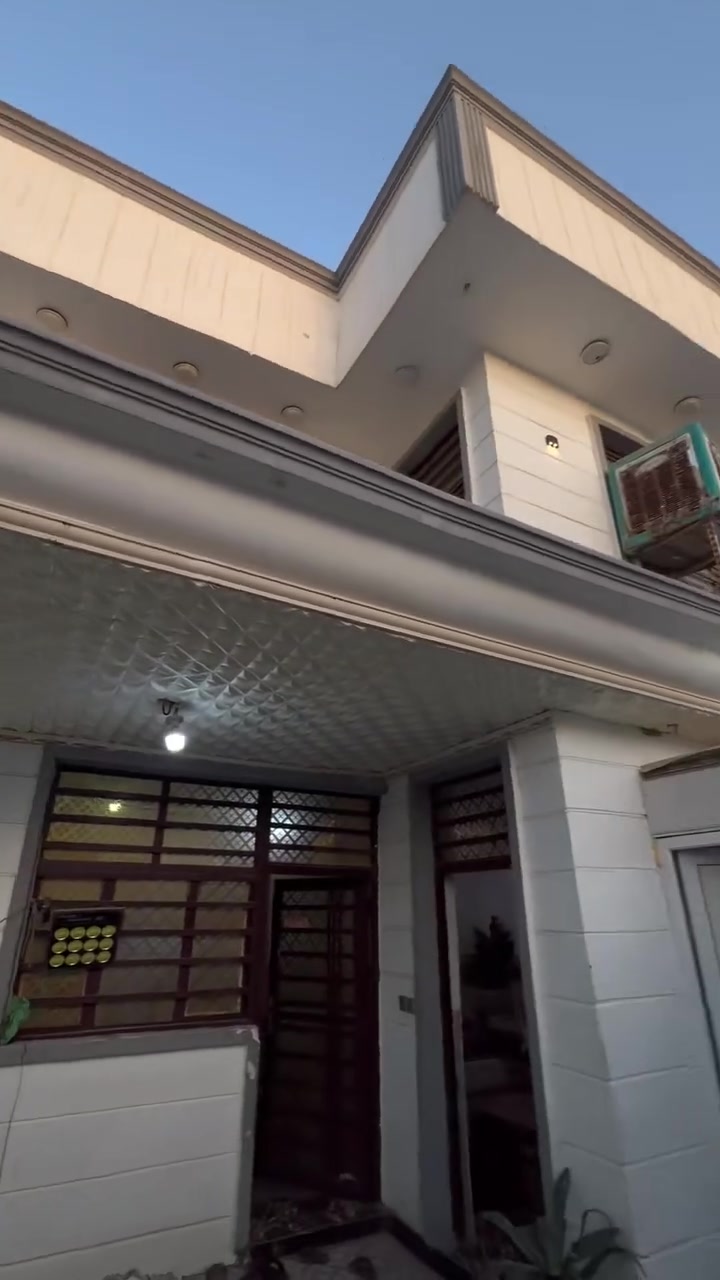 🏠 / دار للبيع مساحه ٢٠٠ م طابو زراعي  

            واجهه ١٠ م / نزال ٢٠ م 

🧱 الدار موقعه ممتاز 👌كافه الخدمات 
#تبليط_كهرباء_مجاري وعرض شارع 10م

الطابق الاول /  مطبخ . أستقبال . هول . غرفتين . مجمع صحيات . صحيات خارجيه 

الطابق الثاني / غرفتين . هول . صحيات 

🌏 الموقع / البكرلي الرابعه مقابيل قاعهً جم

السعر مناسب 126 مليون 

للأستفسار أكثر مراجعة مكتب 
#مكتب_عقارات_املاك_العراق 
بكرلي الثالثه بعد ملعب رياضي 400 م عليسار
باداره / حاتم الدغيري 

#عقارات #ريلز_عقاري #شقق_للبيع #استثمار_عقاري #بيت_العمر #فرصة_استثمارية #عقارات_فاخرة #تصميم_داخلي #FacebookReels #Reels #Explore #تريند
 #ريلز #تفاعلات #للبيع #اكسبلور


**إذا كنت صاحب هذا الإعلان وتريد حذفه لأي سبب، رجاءا أرسل رسالة إلى الدعم الفني**