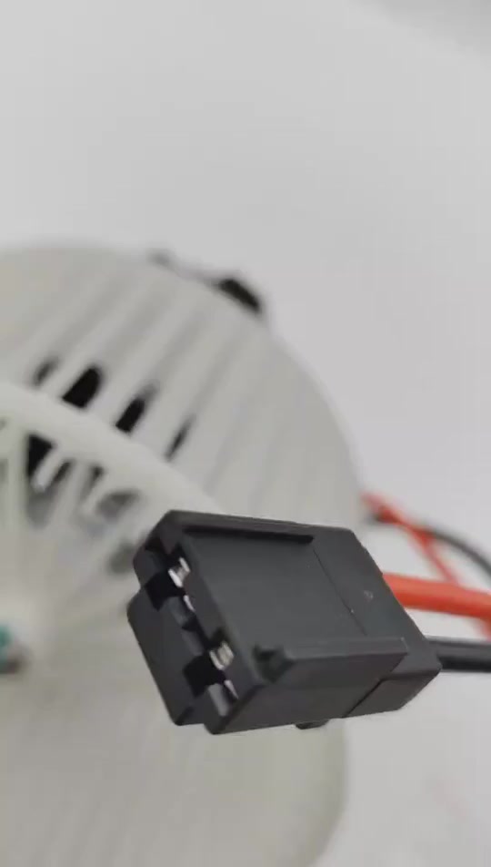 السلام عليكم ... الي يخدمة ينطي سعر ... يوجد توصيل...
هذه القطعة هي مروحة دفع هواء داخلية (Blower Motor) لنظام التكييف والتدفئة. 
النوع: مروحة دفع هواء لنظام التكييف (HVAC Blower Motor).
التوافق: تناسب موديلات معينة مثل BMW.
المميزات: توفر تدفق هواء سلس وفعال لتكييف وتدفئة مقصورة السيارة.
المكونات: تتكون من محرك كهربائي وقفص مروحة بلاستيكي.


**إذا كنت صاحب هذا الإعلان وتريد حذفه لأي سبب، رجاءا أرسل رسالة إلى الدعم الفني**