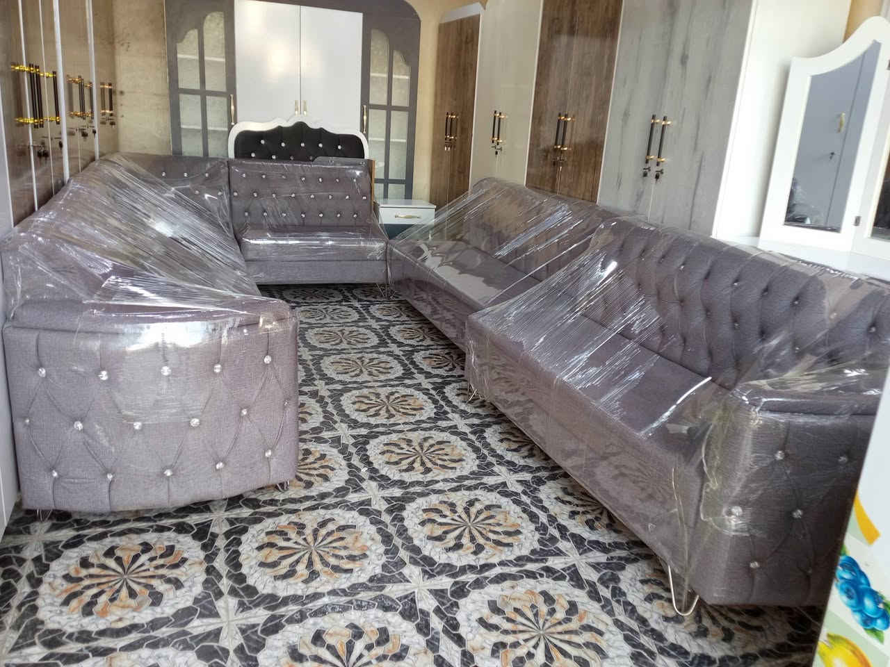 تخم ديوان ٩امتار مستخدم سبوعين تفصال شرط نضافه اي عيب مابيه السعر ٣٥٠ قفل الشراي  يتصل ع رقم *********** العنوان كركوك حي العروبه قرب جامع الامام علي
