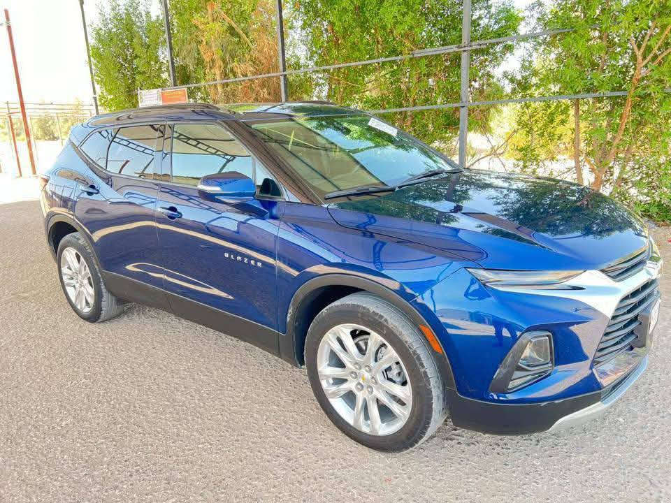 شوفر ليت بلايزر 22 LT3
6 سلندر 
4 ويل 
5 كامرات من كل الجوانب 
فول مواصفات عدى البانروما 
ضرر جانبي باب السائق والخلفها 
بدون ارباك كلهن سليمات 
السعر210$ بيه مجال 
***********
***********
