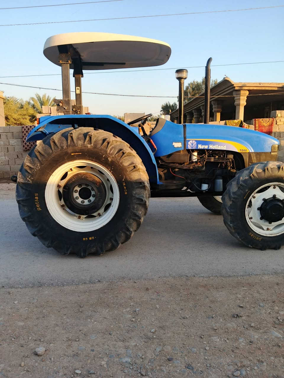 نيهولند 80 
2014 رقم ذي قار 
مكفوله كفاله عامه بس رنكات مبدل بيه الباقي على الشركه 
مكانه واسط الشحيميه
***********
***********
