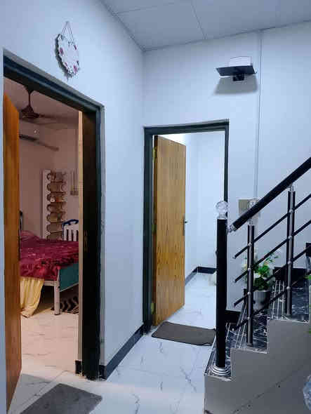 بيت للبيع في التحسينيه وقف مسيح لا يوجد ايجار سنوي ولا شهري
ثلاث طوابق
سنه البناء 2024
 يحتوي على 3غرف ومطبخ و استقبال و2حمام مساحة البيت 80متر مربع وسطح بالقرب من مدرسة الموفقيه
ا66.وبي مجال للشراي الجادين للتواصل الاتصال على الرقم التالي ***********
