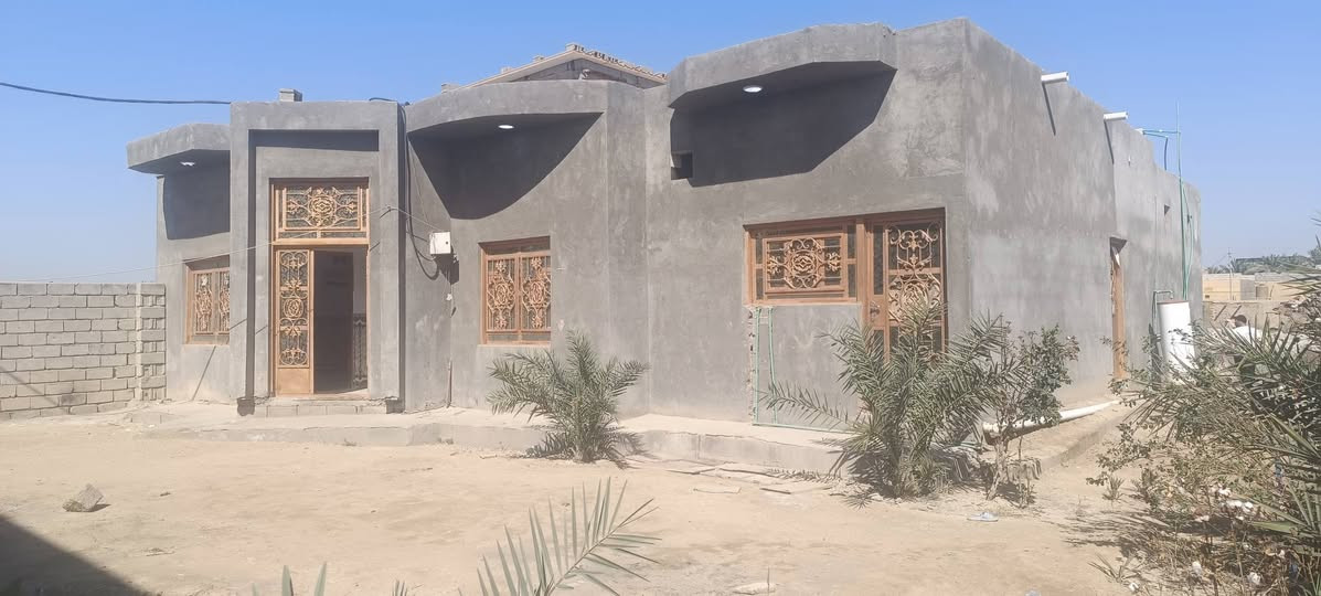 #اسعد_الله_أوقاتكم_بكل_خير👋⁉️
***********☎️ابو مهدي 
دار سكن للبيع ⛪️ 

#مساحه  600متر  بناء 

#يحتوي البيت على غرفتين نوم 
و ديوان 
و صاله 
و مطبخ 
و صحيات داخلي و خارجي و كراج سياره 
بيت كلش مرتب 

كافه الخدمات متوفره 

#جنس_العقار :: وقف سني اصولي مسجل بل وقف

#العنوان البصره ابو الخصيب باب طويل

سعر البيت 85مليون  و بي مجال 
#للاستفسار الاتصال على الهاتف *********** 📞📳
📳
