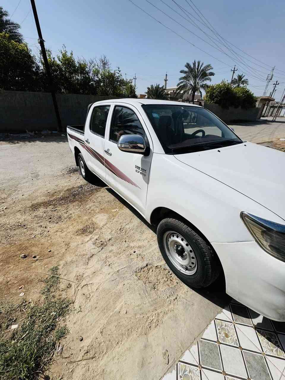 اسلام عليكم للبيع تيوتا هايلوكس 2012 كير عادي سياره جديده بمعني الكلمه وضع شركه استخدام شخصي 
رقم ديالى انكليزي سنويه جديده هزه جديده
سياره بسمي 
ماشيه 162 
كير محرك اكسل كفاله وضع شركه 
شرط محرك مامفتوح 
مواصفات سعودي 
شاصي 12 
تخم تاير جديد 
الشراي يتصل ***********
العنوان ديالى جديده الشط
