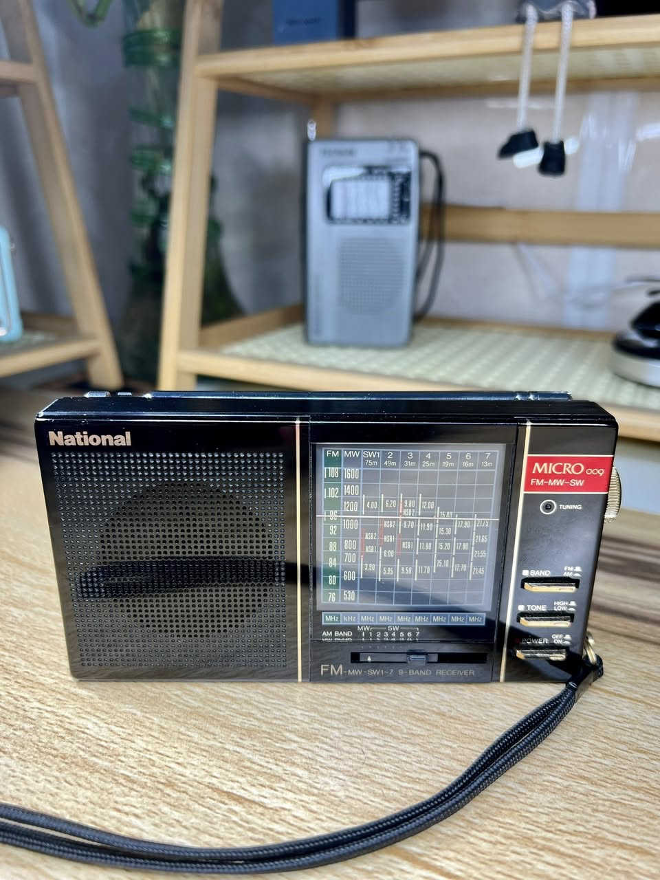 بعد اذن الآدمن
بهذا الراديو كان الليل أطول و الصوت أصدق و كانت الأغنية تدخل البيت بدون استئذان
ان بعض الأشياء تنسمع بالقلب قبل الأذن
راديو ناشيونال ياباني الصنع ١٩٧٠
يعمل على بطاريات قلم عدد ٢ او محولة خارجية ٣ فولت غير مرفقة معه
٩ موجات Fm-Mw-Sw(1-7)
حافظة جلد اصلية 
للحجز مراسلة الصفحة او مراسلة واتساب على الرقم ***********
#الجميع
#راديوات_انتيكة
#راديو_قديم
#راديو_نادر
#تحف_وانتيكات
#انتيكات
‏#VintageRadio
‏#AntiqueRadio
#هواة_التحف
#بيع_وشراء
#العراق
