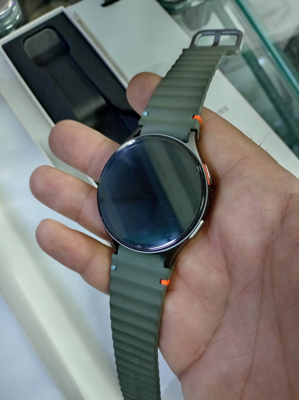 ساعة سامسونج إصدار 7 حجم 44m مستخدم قليل جديده لوك مكان بيجي***********
