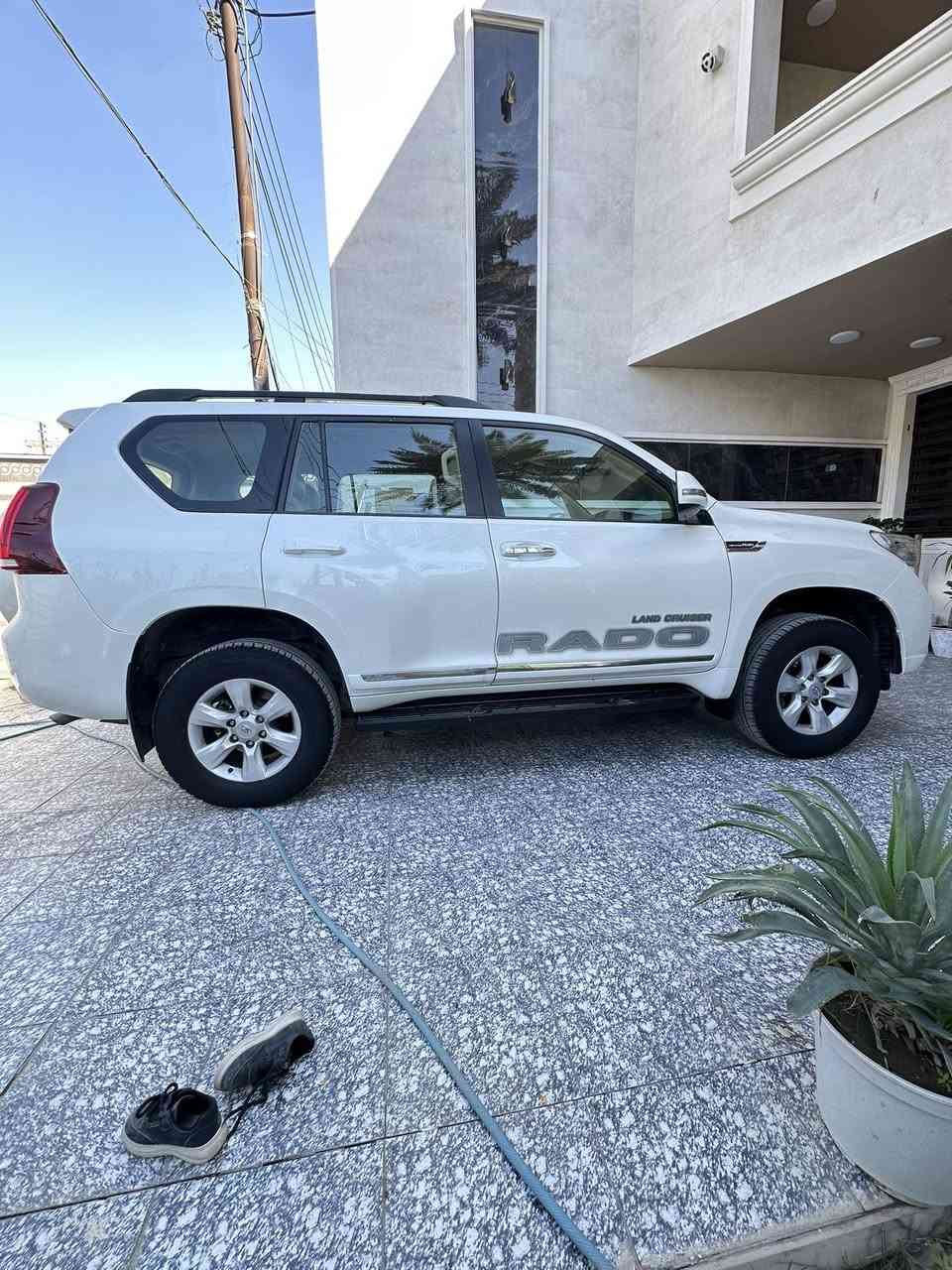 برادو للبيع 2010 محدثه 2016 هزه جديده رقم جديد بغداد. محرك 4 سلندر رقم مميز مكاني بغداد تقاطع درويش قرب السيديه بيها جاملغ خلفي جاملغ امامي ودعاميت بدون حادث شخوط وصابغها السعر 190 وبيها مجال للمراسله والاستفسار عبر رقم الهاتف ***********
