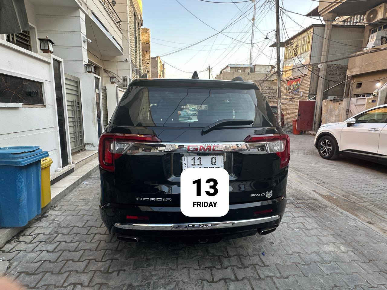 السلام عليكم 
جمسي اكاديا موديل 2023 
المواصفات 
جي ام سي اكاديا دينالي 
لون اسود محرك 6 سلندر 3600 
دبل سلايد روف 
كراسي اماميه كهرباء تدفئه وتبريد كرسي السايق هزاز تحذير شحن واير لس 
فور ويل درايف 
6 راكب كراسي جلد منفصله 
ويل كب 20 
والسيارة جدآ راقيه 
السعر 230$ وبيها مجال بسيط 
التواصل *********** 
مكان السيارة بغداد
