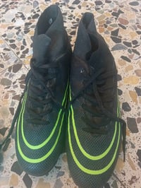 احذية رياضية • مستعملة شوية