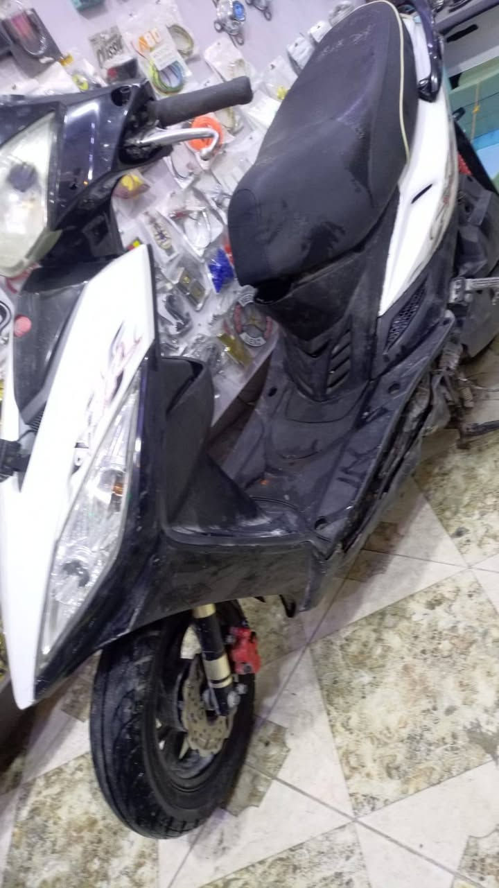 سلام عليكم دراجه ماكس ثعلب ياباني دراجه رمبه ما مفتوحه دراجه عل لبلاد صاله شهر من نزلت من الرمبه بيت مستعجل كلش بيع مستعجل كلش اشاير يمنه يسره لايت عالي ناصي صطاب خلفي شقال بوشه 49 نكره سلف كله على البلاد سعره 500وبيه مجال اعيد وكرر بيع مستعجل كلش بيع مستعجل كلش بيه محال لشراي هاذه رقمي ***********مكاني بصره زبير تقاطع الريسز
